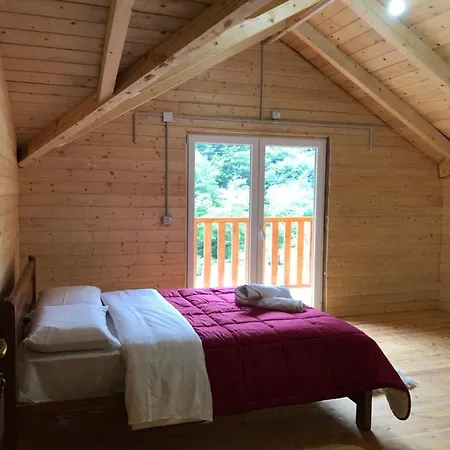 Livadhi Komani Bed & Breakfast *