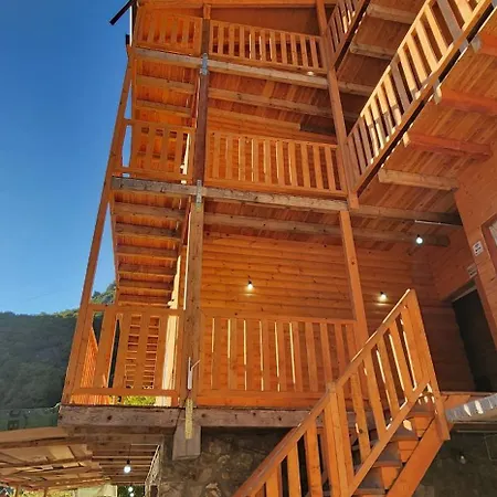 Livadhi Komani Bed & Breakfast Moll' e Shoshit