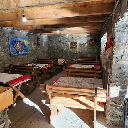 Livadhi Oda ve Kahvaltı Moll' e Shoshit