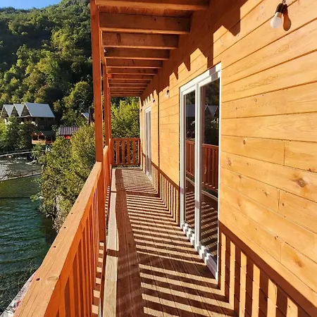 Livadhi Komani Bed & Breakfast
