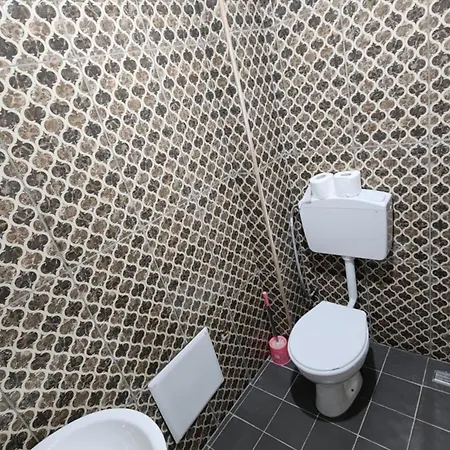 Livadhi Oda ve Kahvaltı Moll' e Shoshit