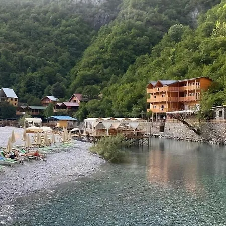 Bed & Breakfast Livadhi Komani *