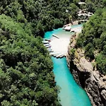 Bed & Breakfast Livadhi 3*