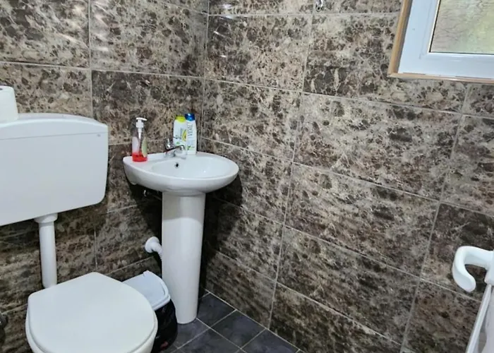 Livadhi 3* Moll' e Shoshit